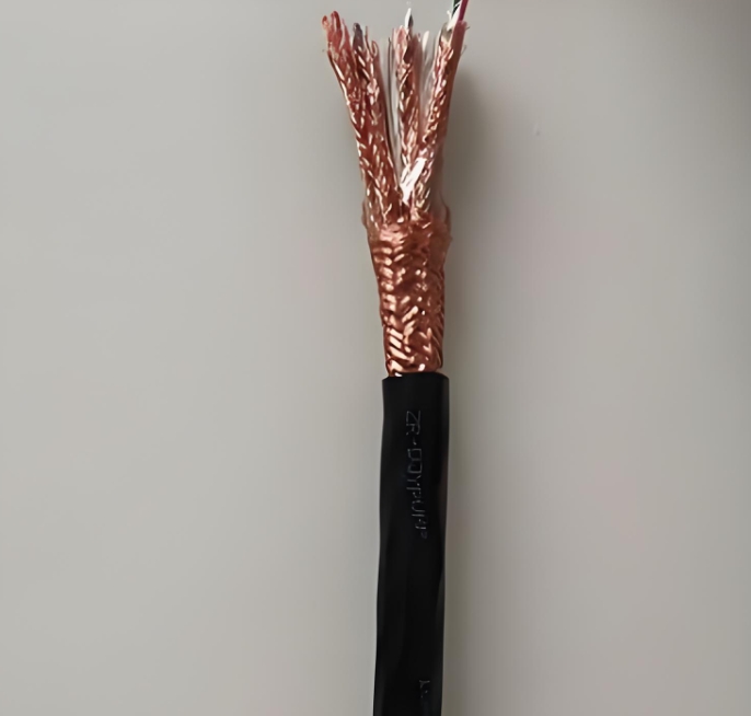 電纜作為電力傳輸?shù)难}，其性能直接影響到整個(gè)系統(tǒng)的可靠性.jpg